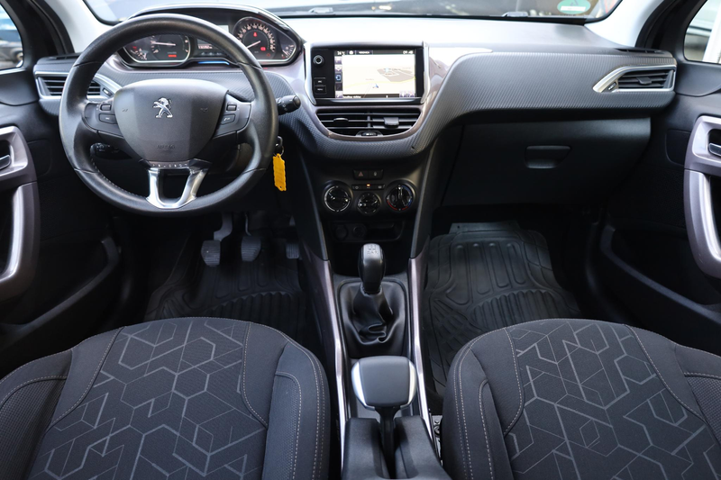Peugeot 2008 1.2 PureTech Allure Pack Premium Plus NAVI CRUISE — photo 5