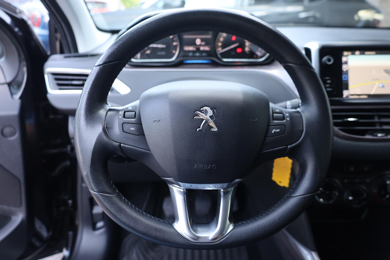 Peugeot 2008 1.2 PureTech Allure Pack Premium Plus NAVI CRUISE — photo 13