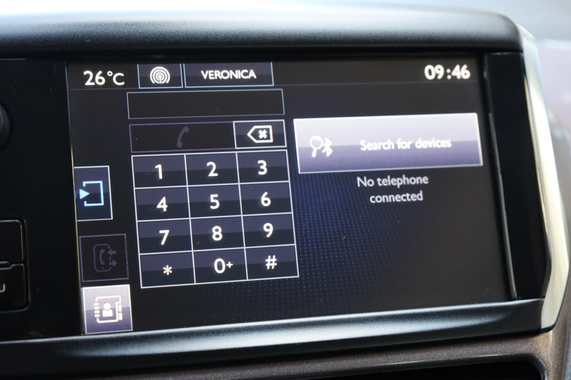 Peugeot 2008 1.2 PureTech Allure Pack Premium Plus NAVI CRUISE — photo 17