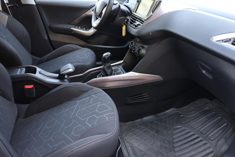 Peugeot 2008 1.2 PureTech Allure Pack Premium Plus NAVI CRUISE — photo 22