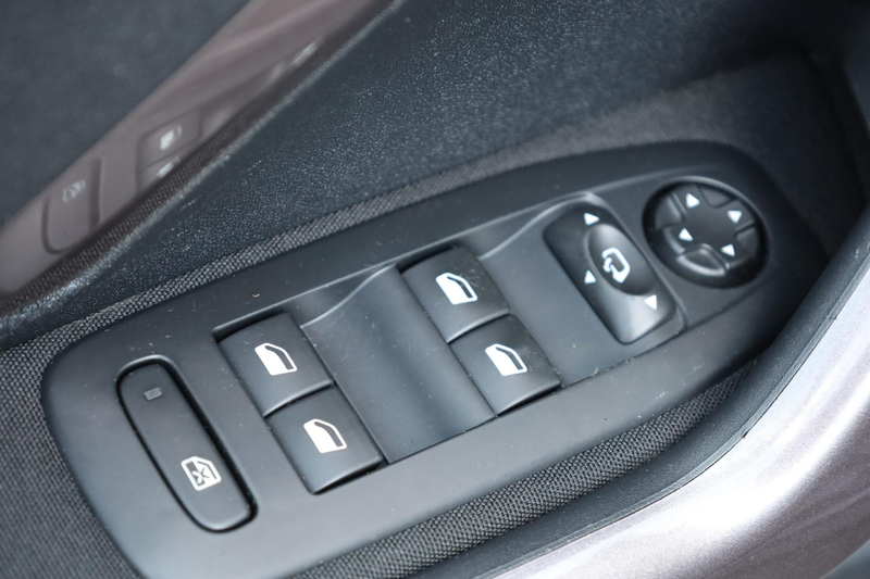 Peugeot 2008 1.2 PureTech Allure Pack Premium Plus NAVI CRUISE — photo 19