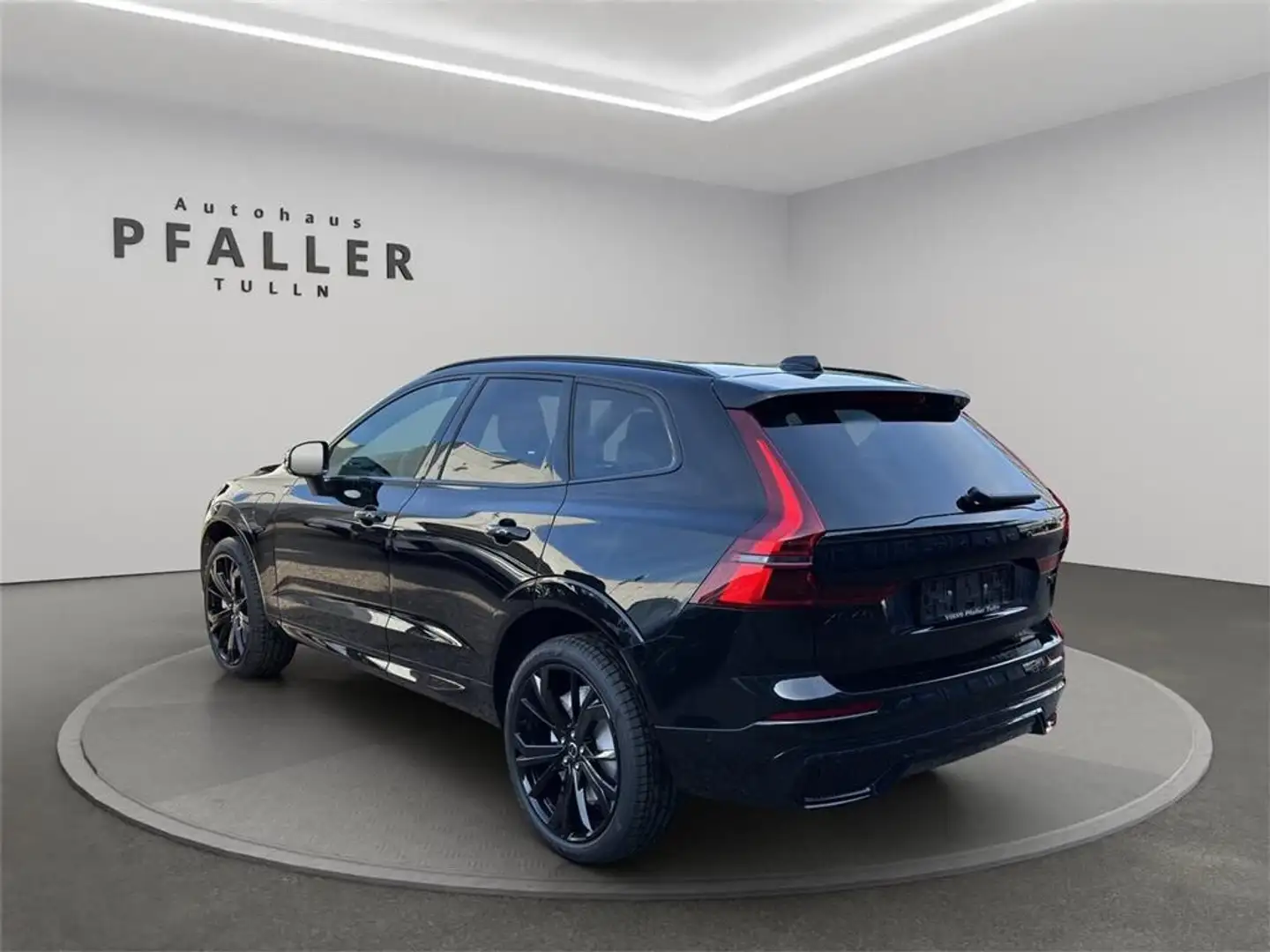 Volvo XC60 T6 AWD PHEV Plus Black Edition Aut. Schwarz - 2