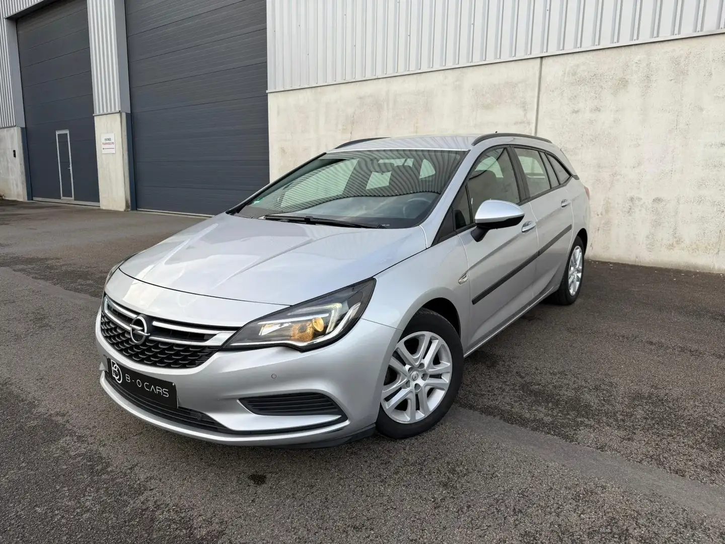 Opel Astra Sports Tourer 1.6 CDTi Gris - 1