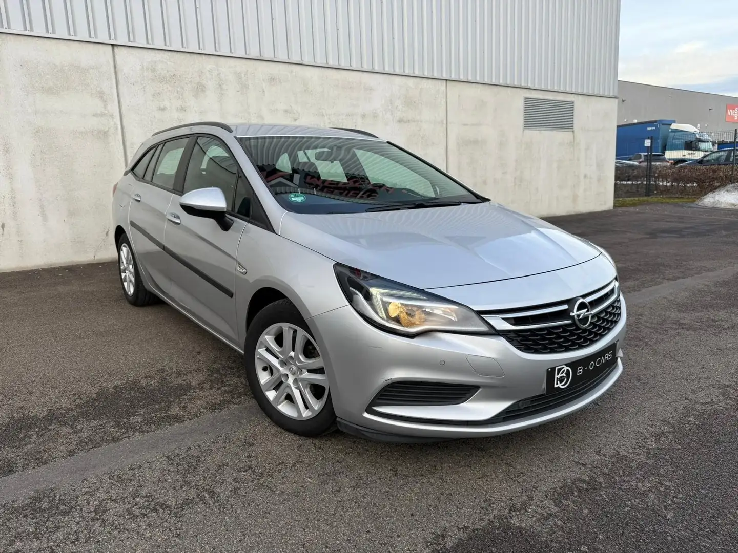 Opel Astra Sports Tourer 1.6 CDTi Gris - 2