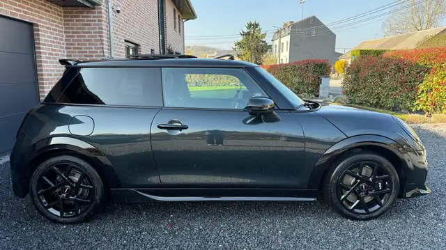 MINI Cooper C JCW/ Nouveau Model John Cooper Works Trim / Pack XL/ Toit ouvrant....