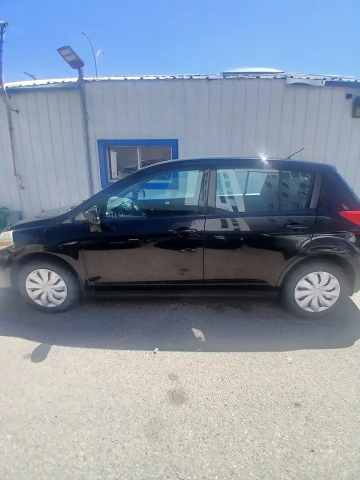 Nissan Versa снимка Nissan Versa