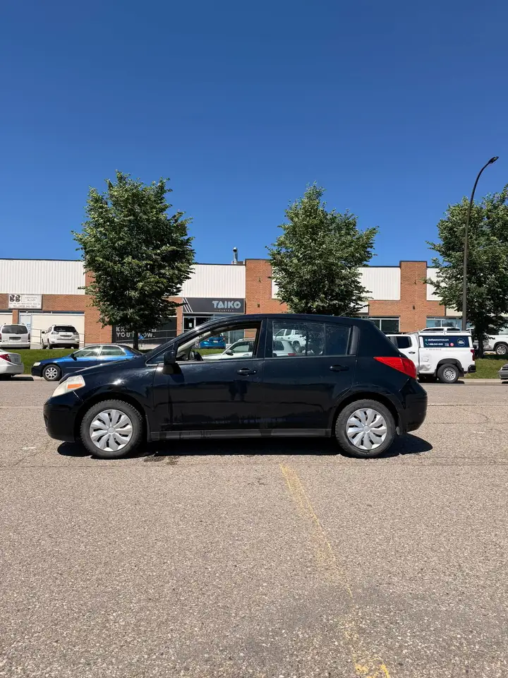Nissan Versa снимка Nissan Versa