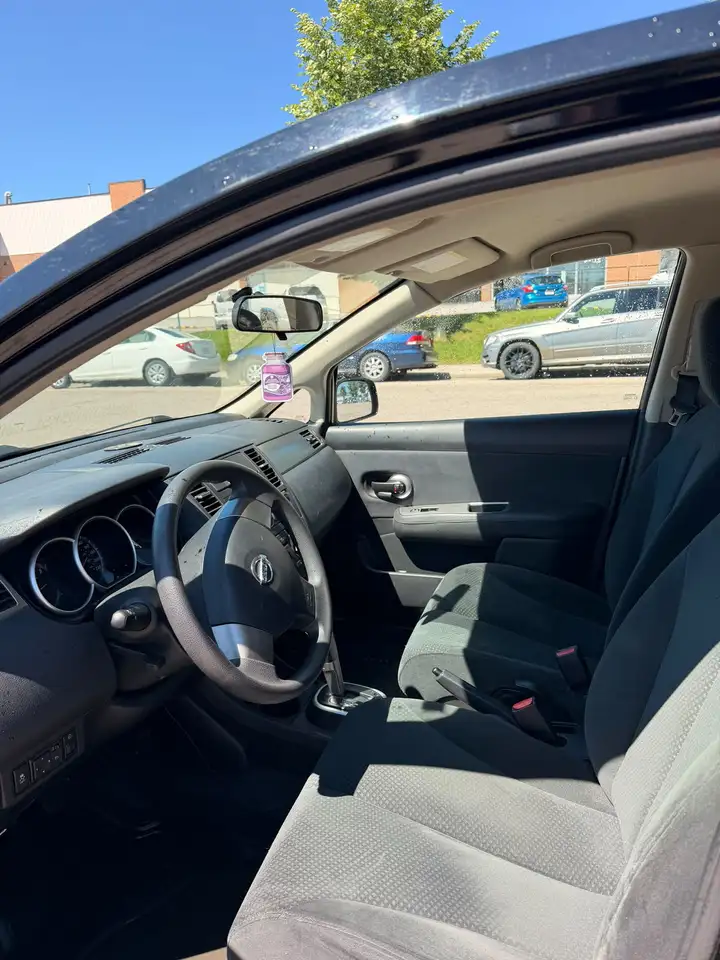 Nissan Versa снимка Nissan Versa
