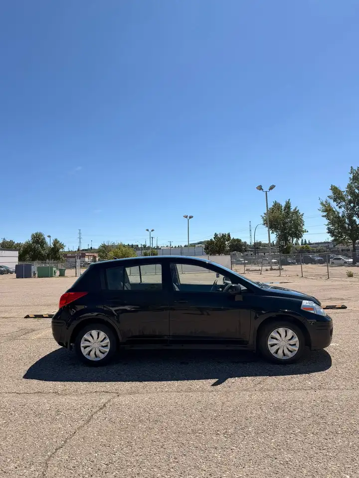 Nissan Versa снимка Nissan Versa