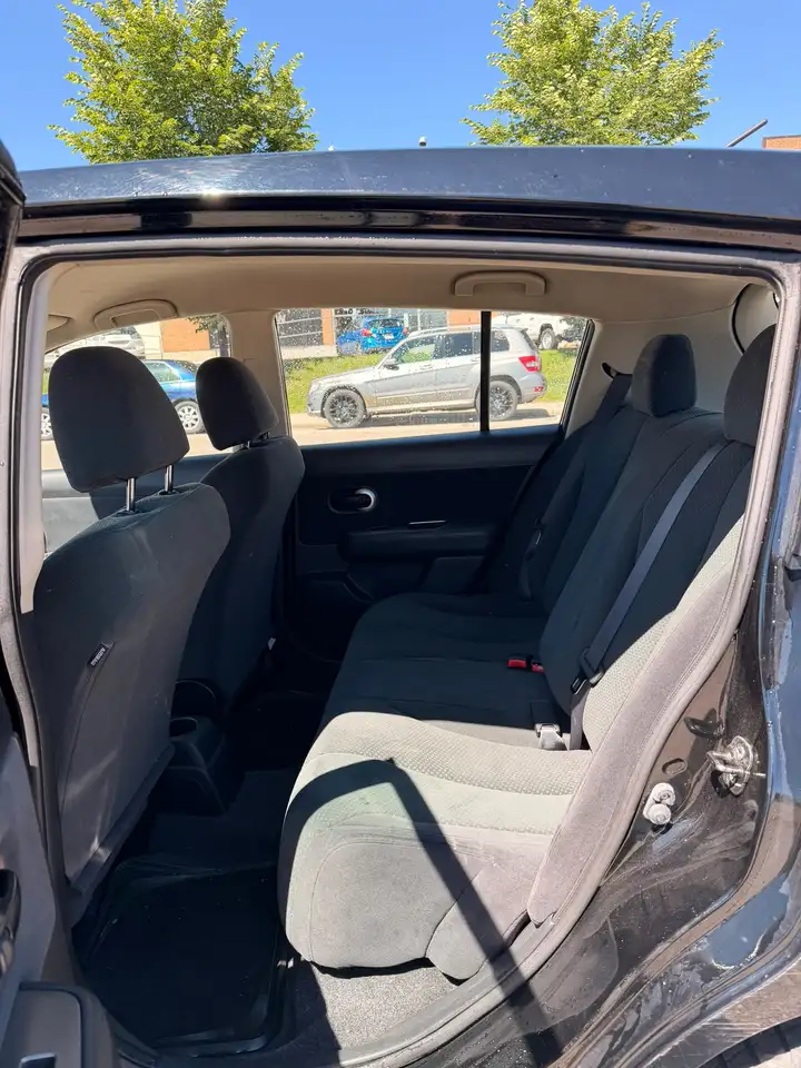 Nissan Versa снимка Nissan Versa