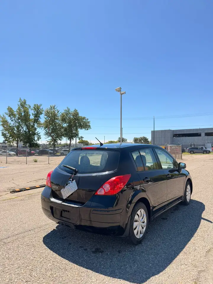 Nissan Versa снимка Nissan Versa