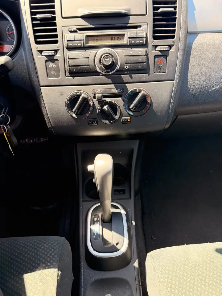 Nissan Versa снимка Nissan Versa