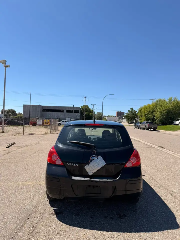 Nissan Versa снимка Nissan Versa