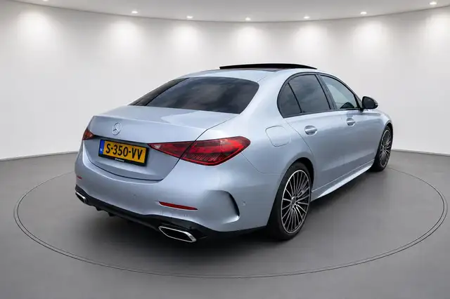 Mercedes-Benz C-Class view 3