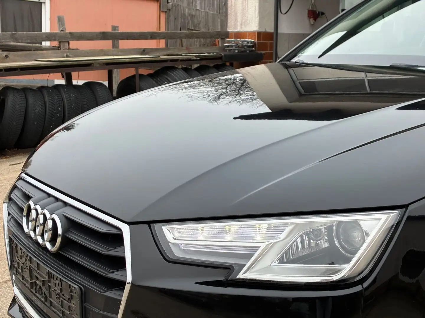 Audi A4 Avant 30 TDI 1.HAND+KAMERA+NAVI+XENON Schwarz - 2