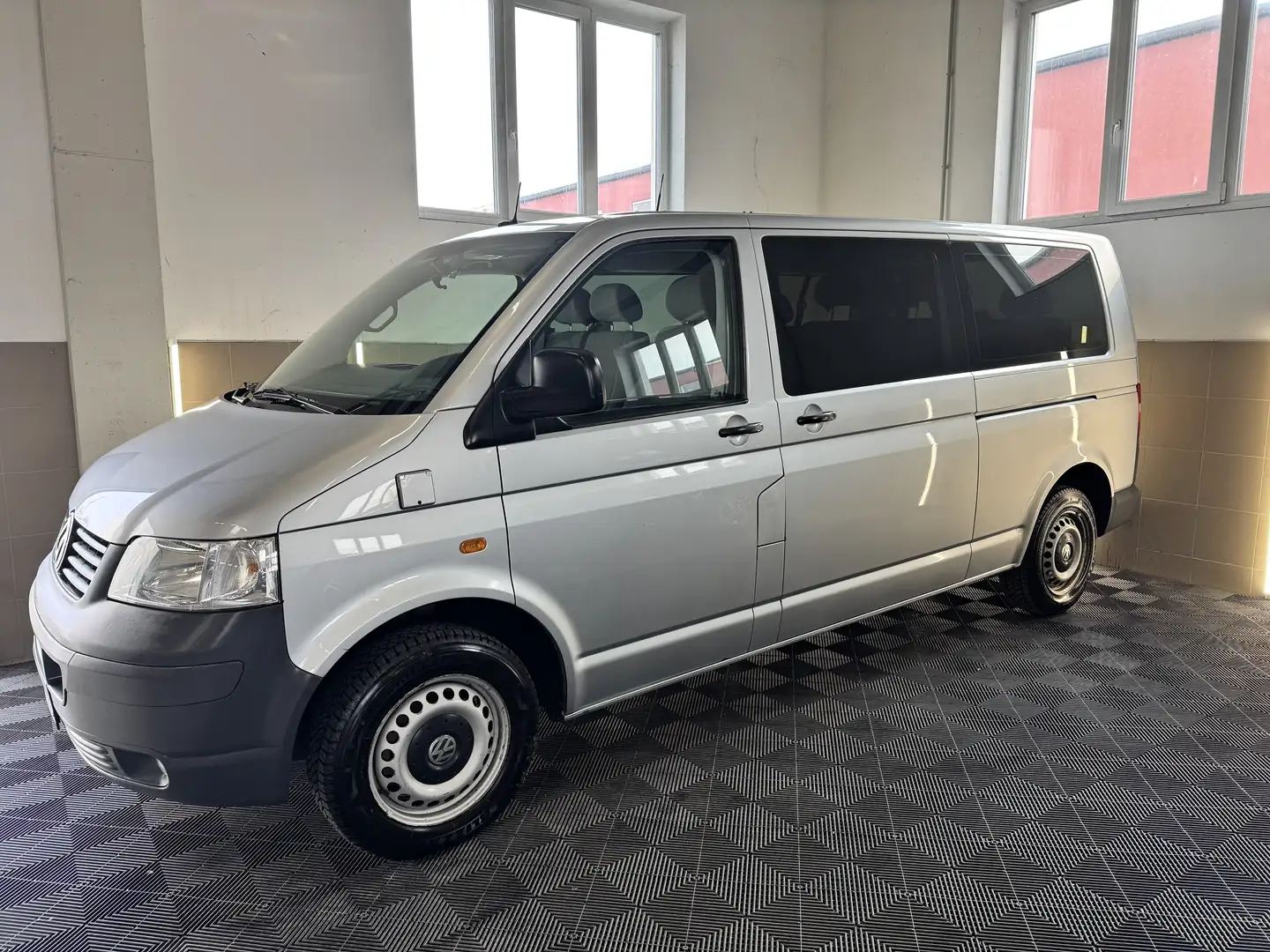 Volkswagen T5 Kombi 1.9 TDI Kombi LR 59.000KM 1.Besitz/9-Sitzer/Klima Silber - 2