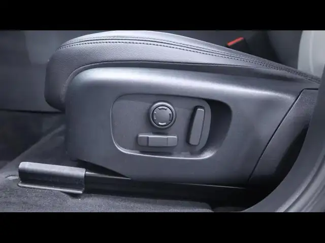 Land Rover Range Rover Evoque view 25