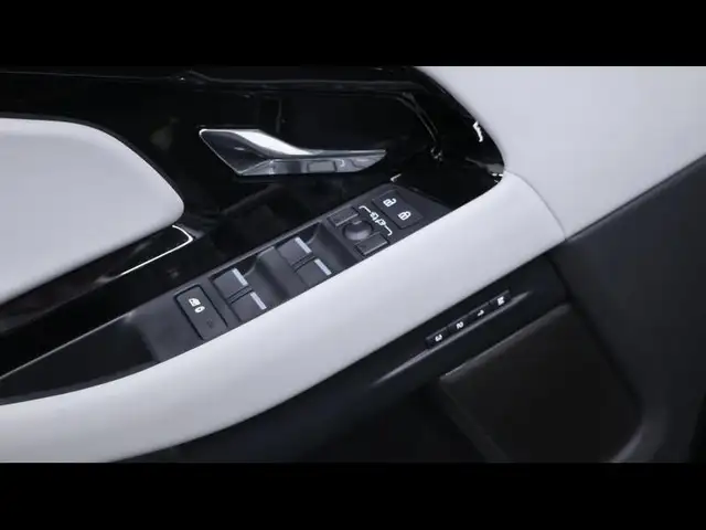Land Rover Range Rover Evoque view 24