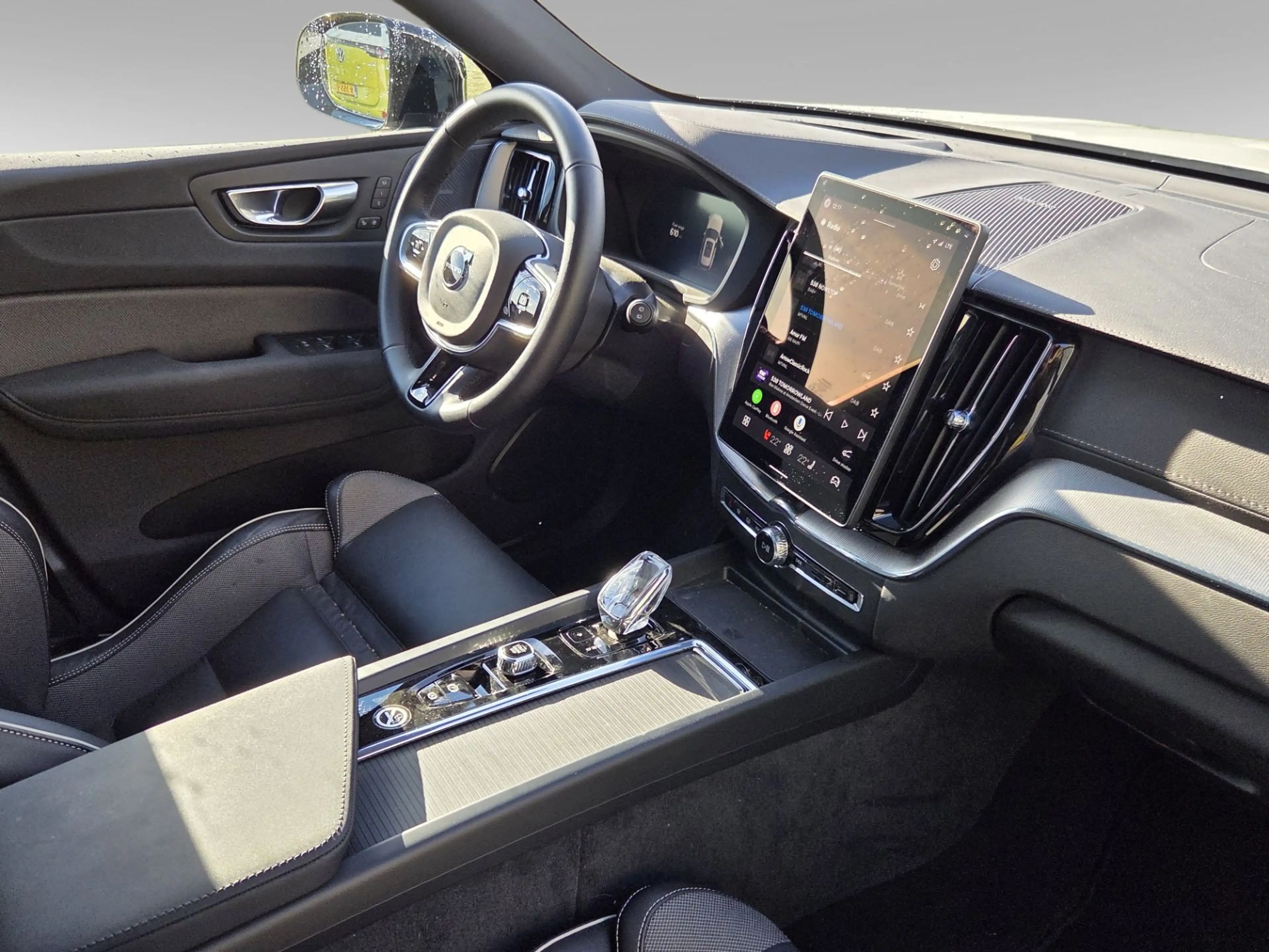 Volvo XC60 2.0 T6 Plug-in hybrid AWD Ultra Black Edition | Lu — photo 3