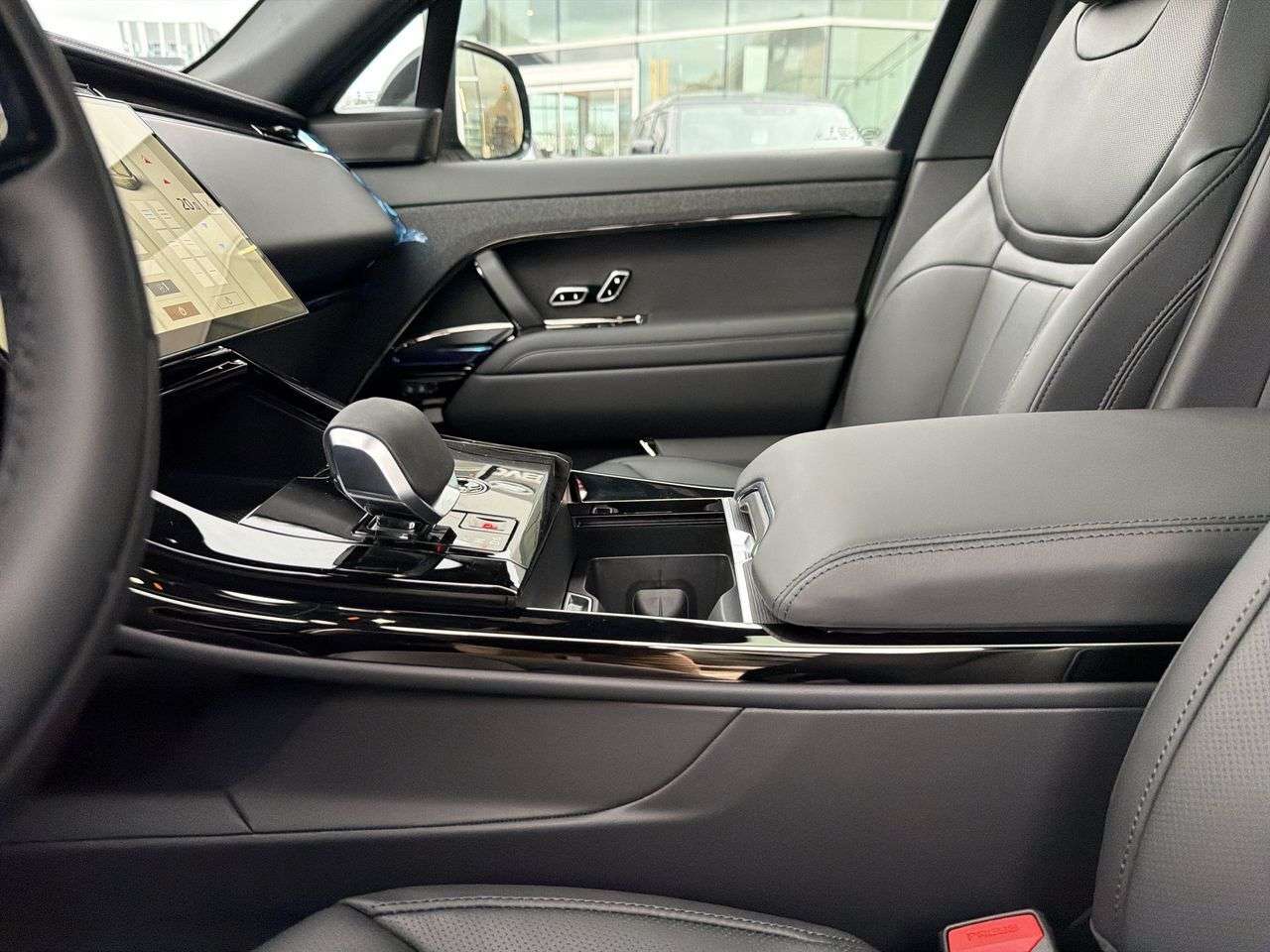 2026 Land Rover Range Rover Sport P400 Dynamic SE thumb 18