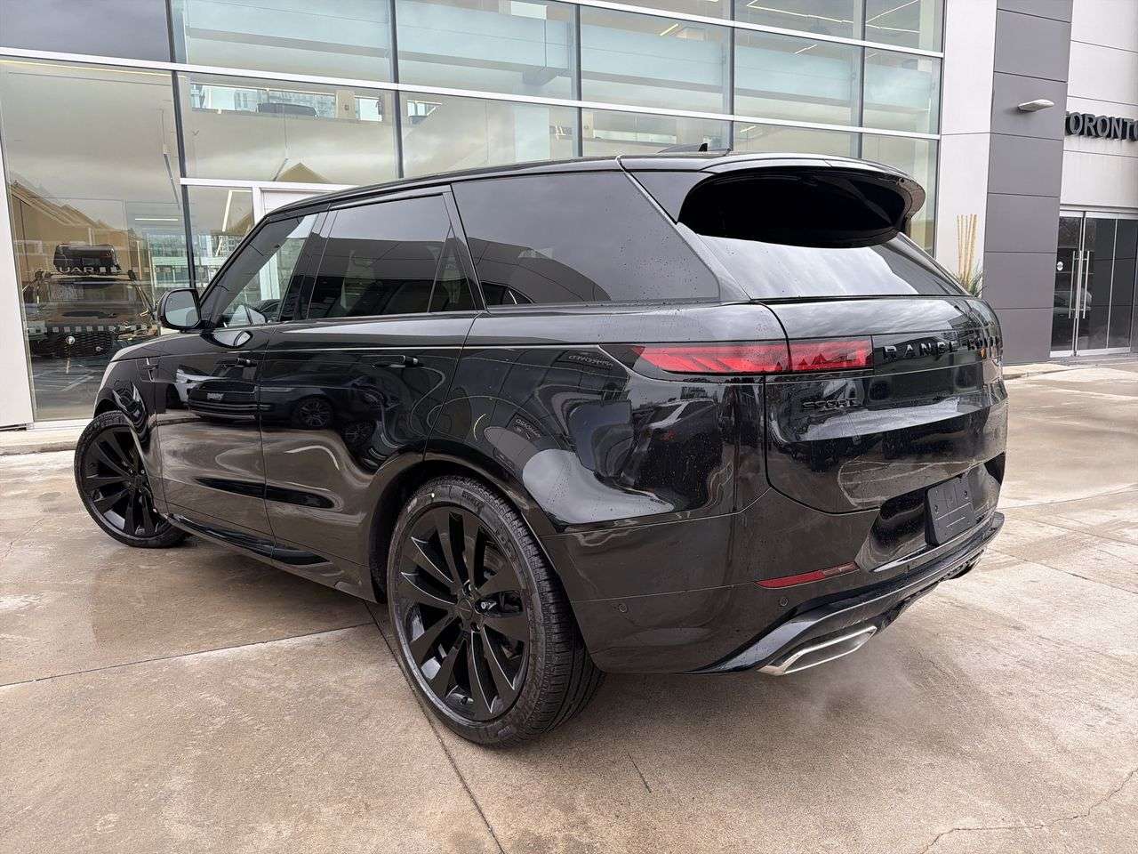 2026 Land Rover Range Rover Sport P400 Dynamic SE thumb 6