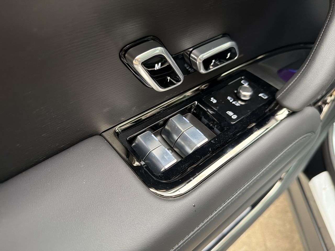 2026 Land Rover Range Rover Sport P400 Dynamic SE thumb 10