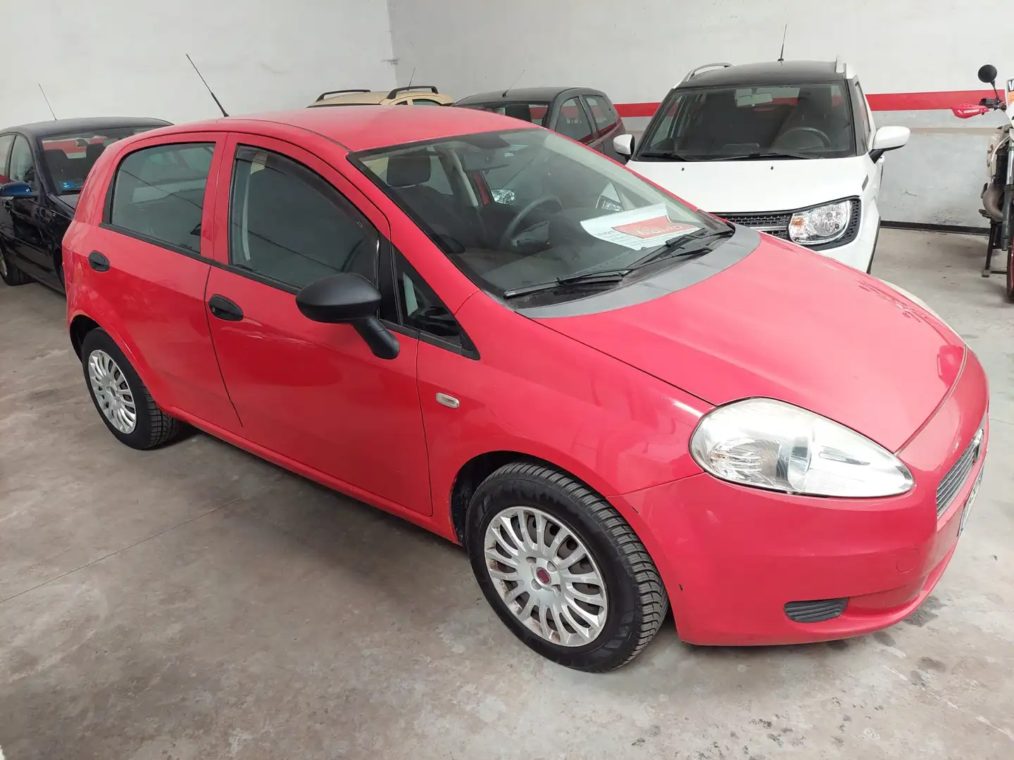 Fiat Grande Punto Grande Punto III 2005 5p 1.2 Actual 65cv Rouge - 1
