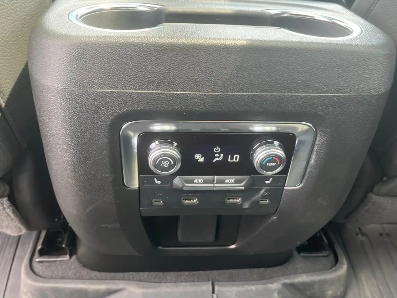 GMC Yukon снимка GMC Yukon