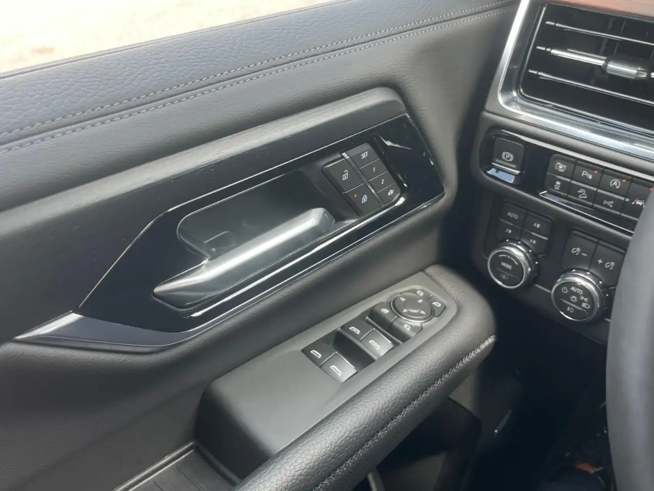 GMC Yukon снимка GMC Yukon