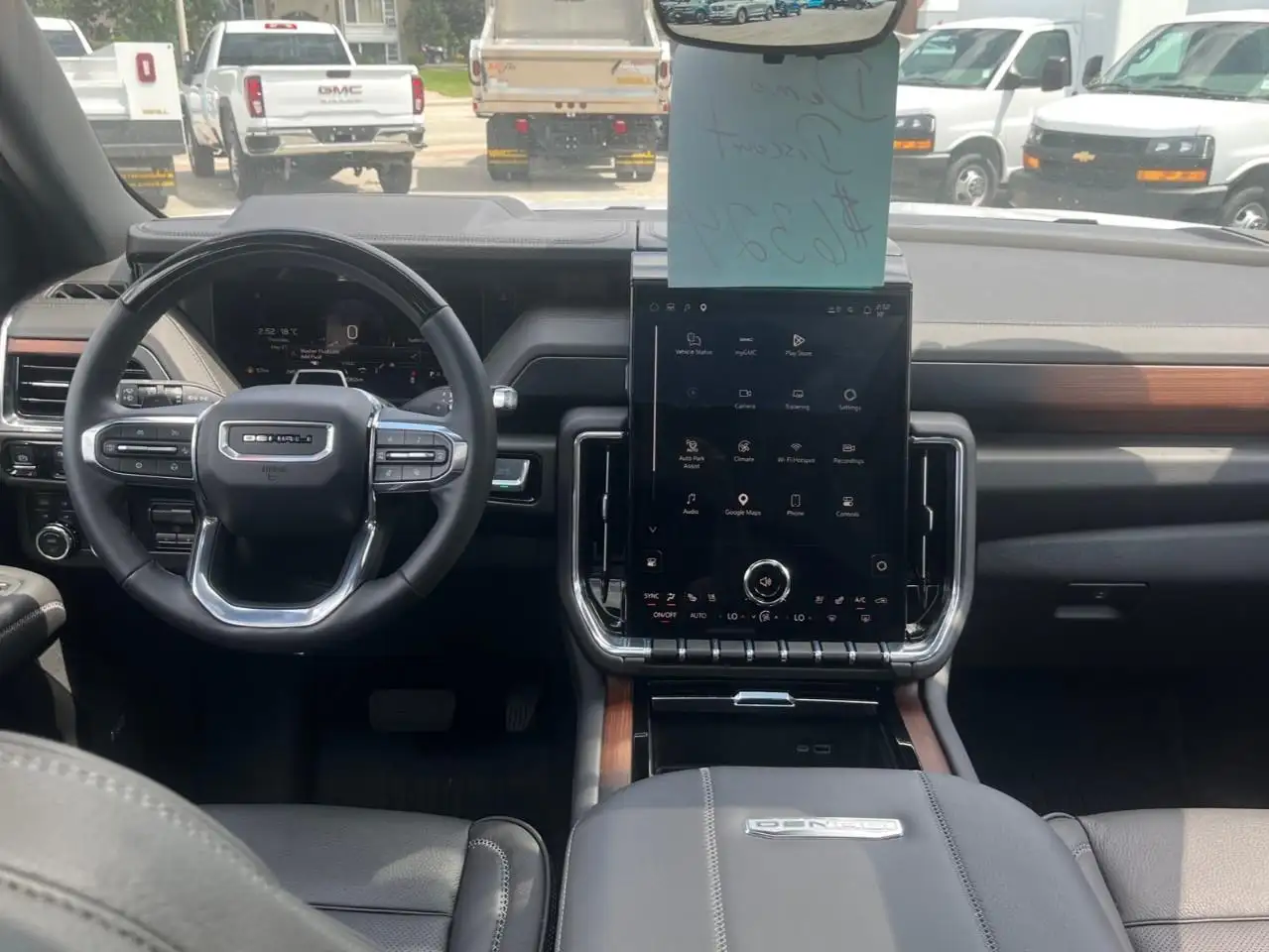 GMC Yukon снимка GMC Yukon