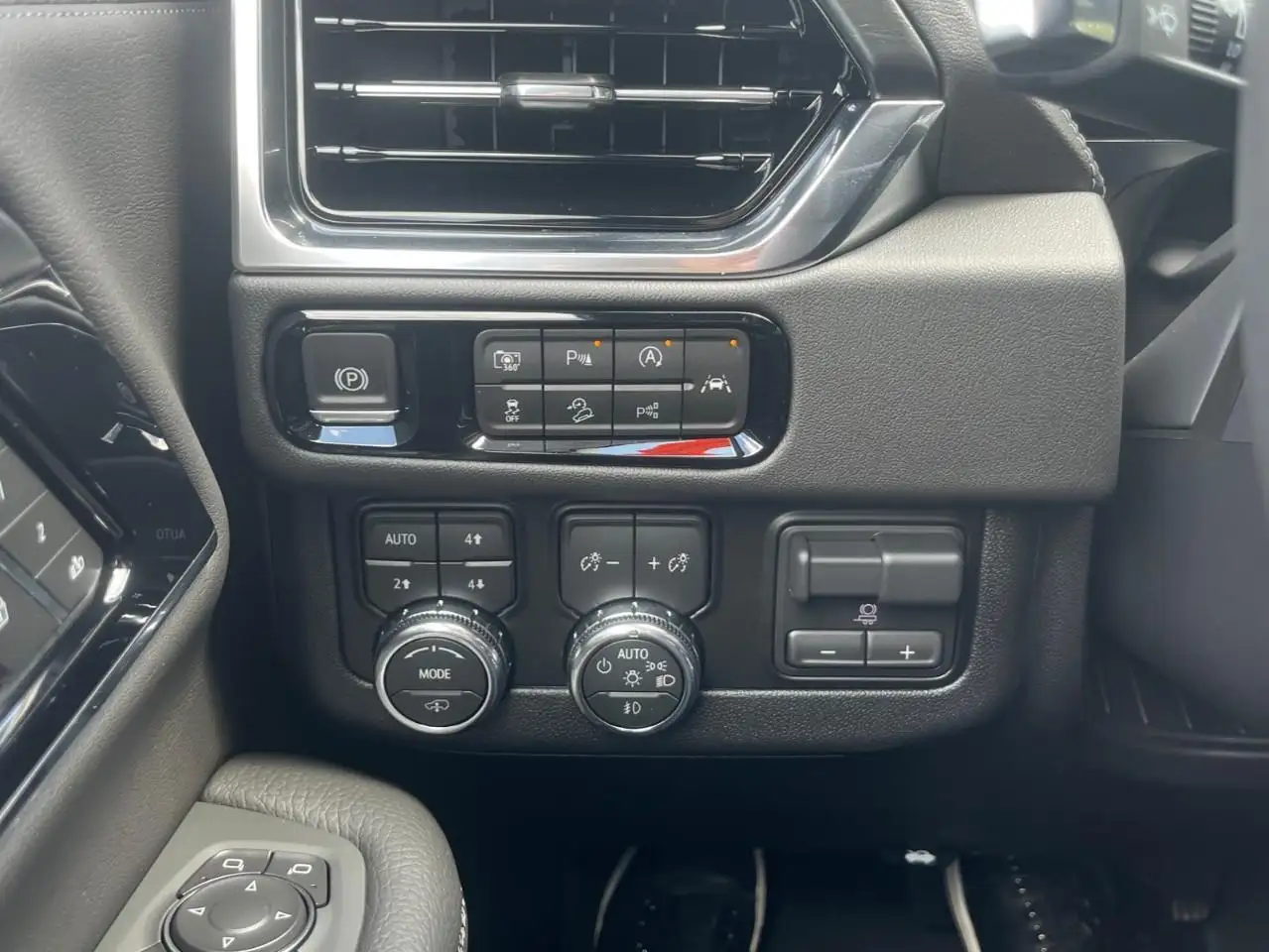 GMC Yukon снимка GMC Yukon