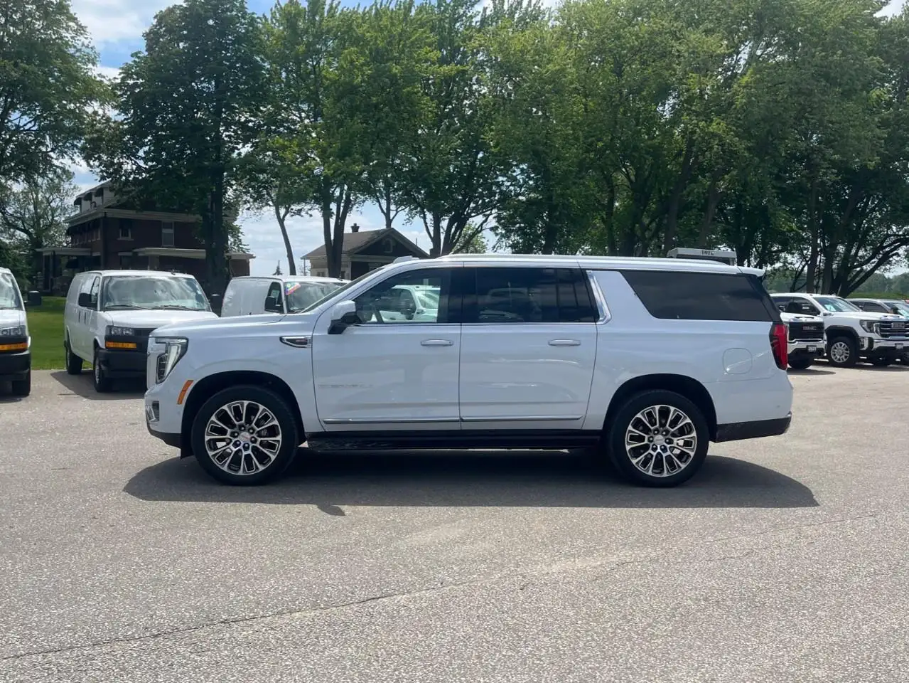 GMC Yukon снимка GMC Yukon