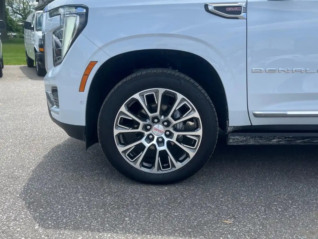 GMC Yukon снимка GMC Yukon