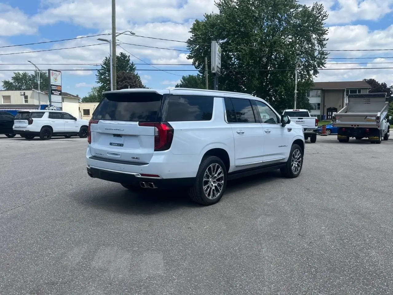 GMC Yukon снимка GMC Yukon