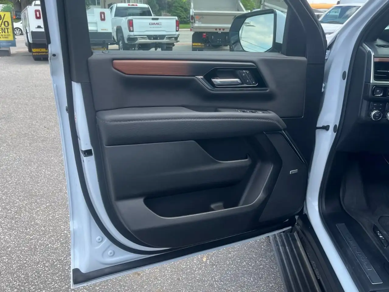 GMC Yukon снимка GMC Yukon
