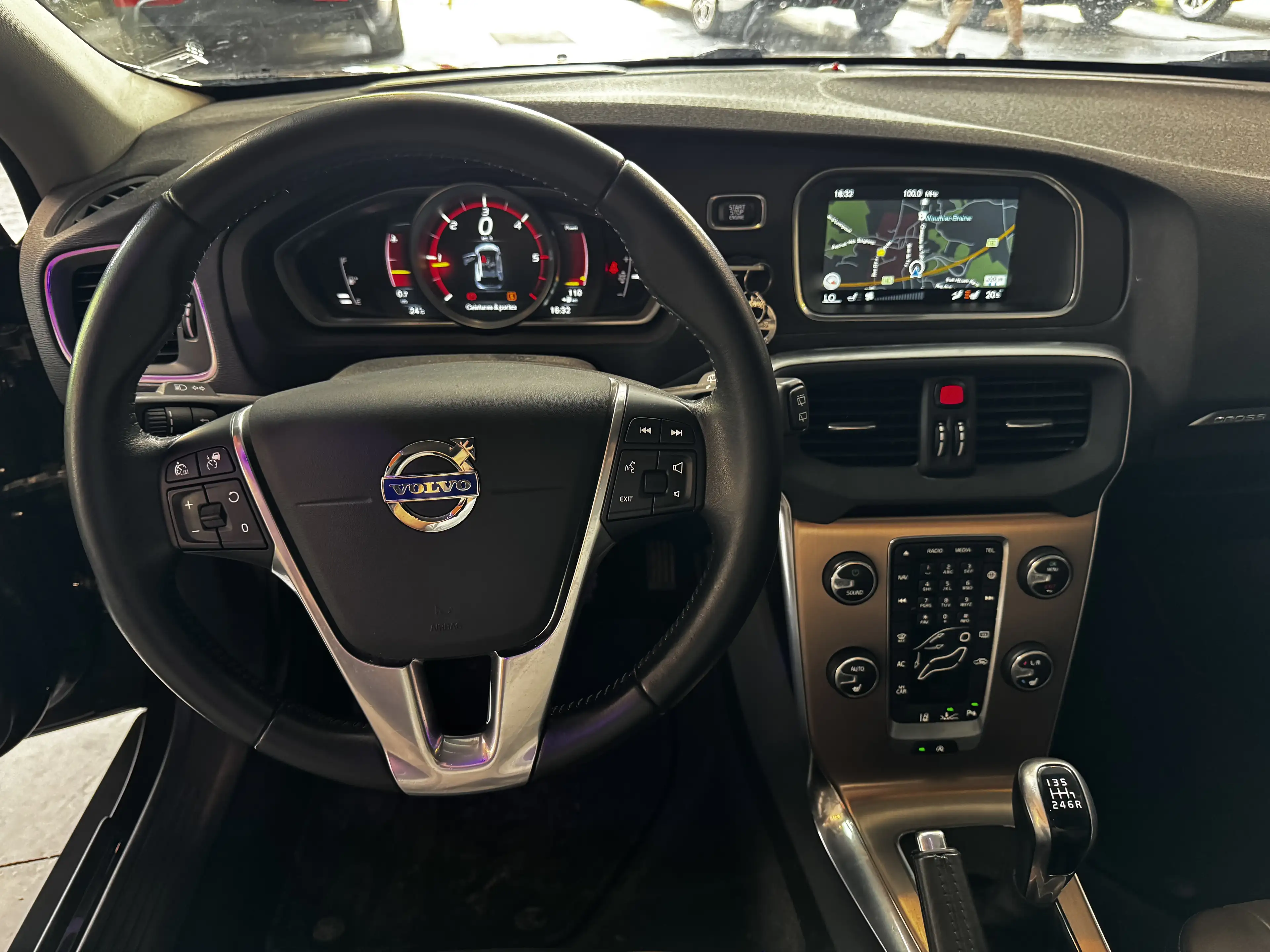 Volvo V40 Cross Country 2.0 D3 Momentum//12 mois de garantie — photo 11