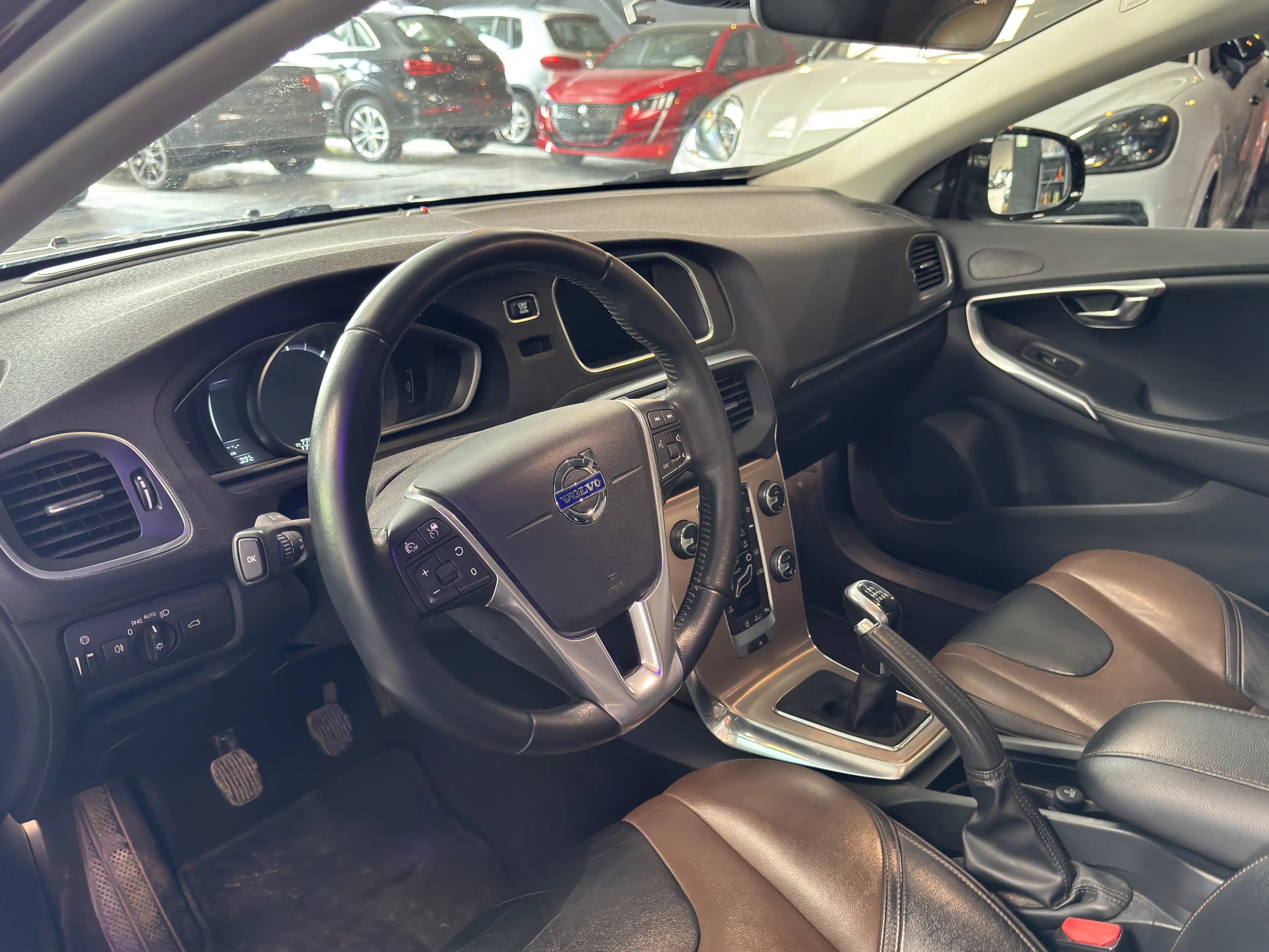 Volvo V40 Cross Country 2.0 D3 Momentum//12 mois de garantie — photo 12