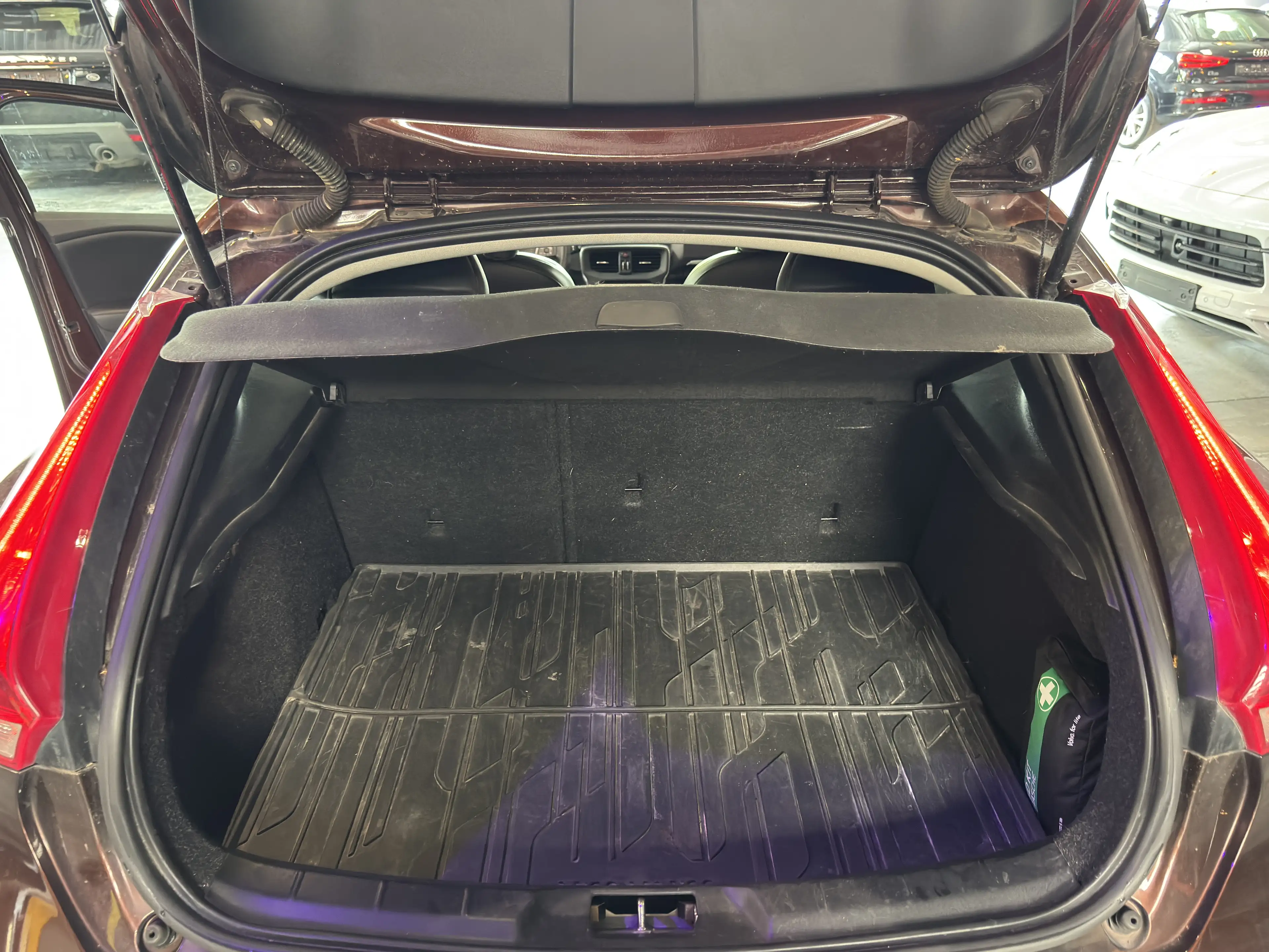 Volvo V40 Cross Country 2.0 D3 Momentum//12 mois de garantie — photo 7