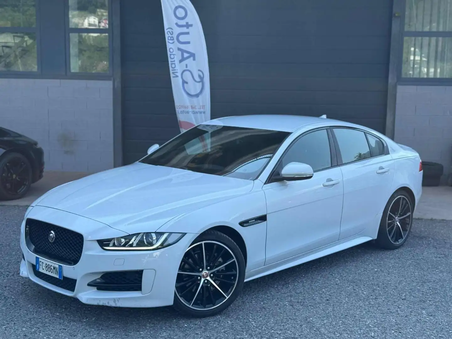 Jaguar XE 2.0 D 163 CV aut. R-Sport Bianco - 1