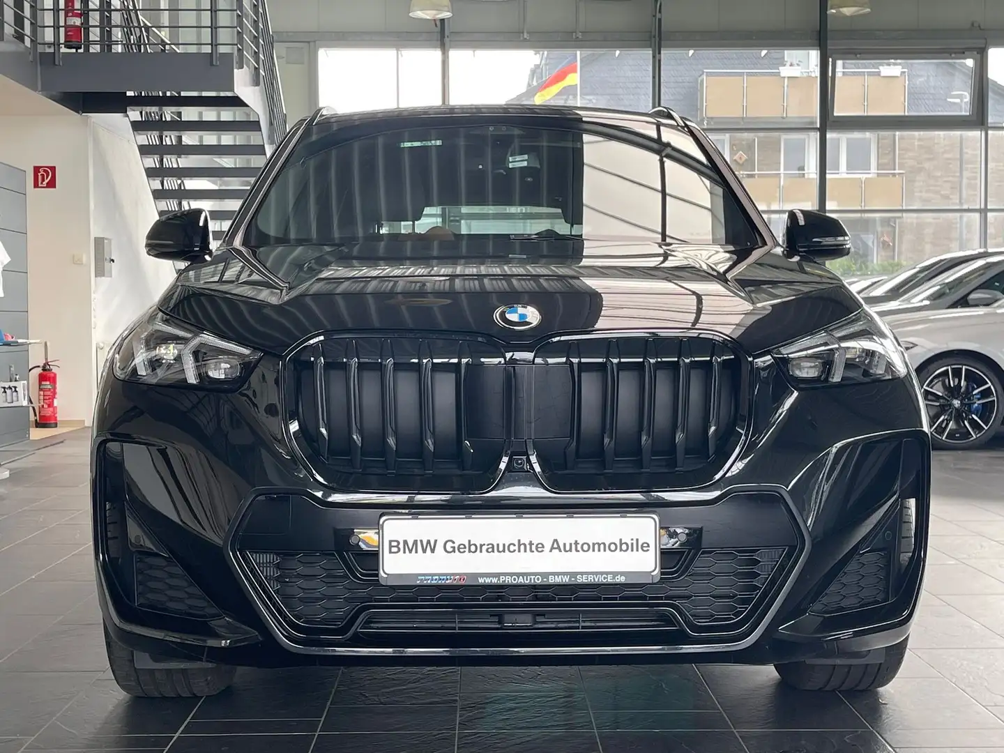 BMW X1 18i sDrive M Sport Pro AHK/PANO/K.Zg/HUD/19° Schwarz - 2
