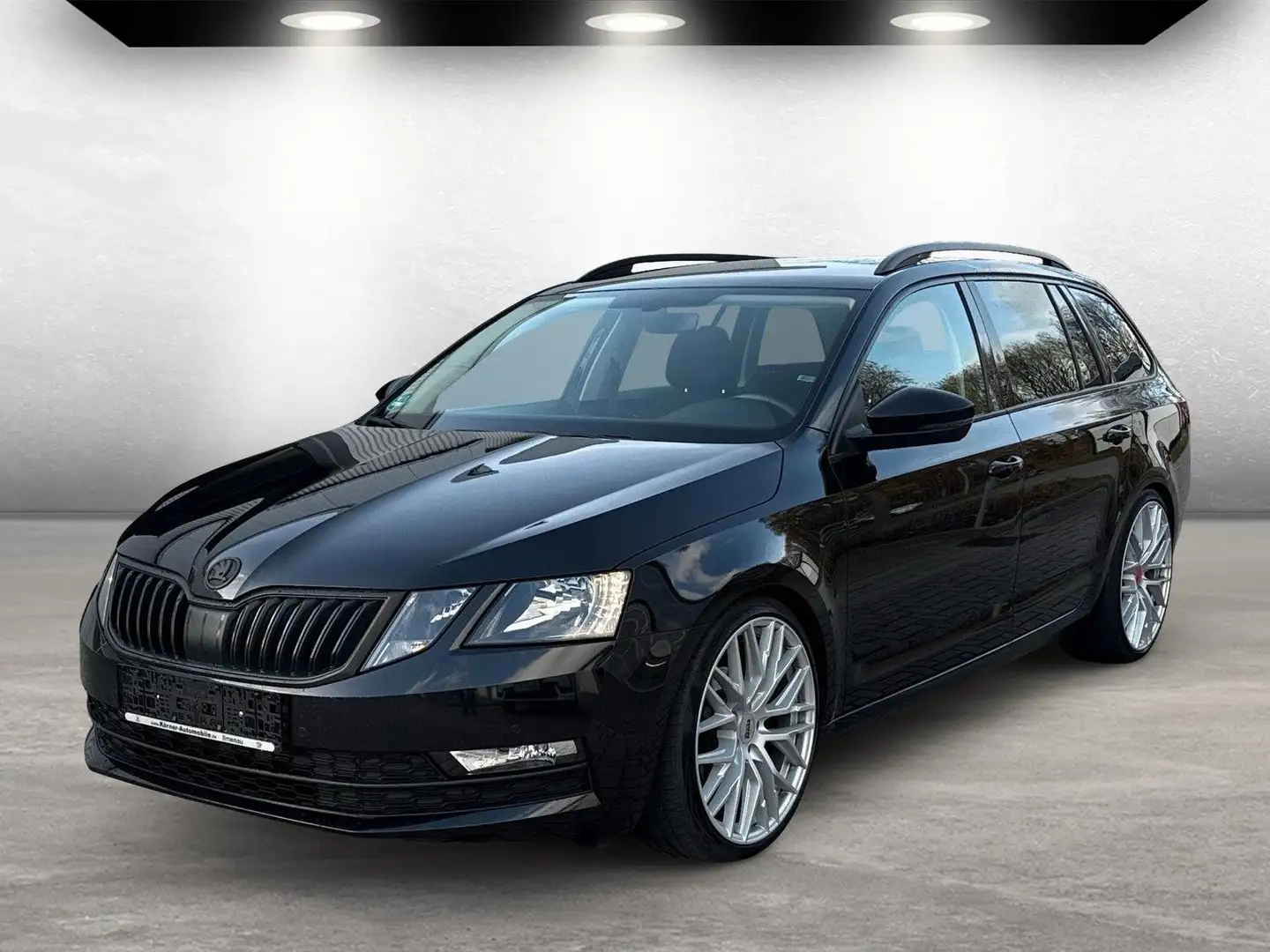 Skoda Octavia Combi 1.6 TDI Ambition Schwarz - 1