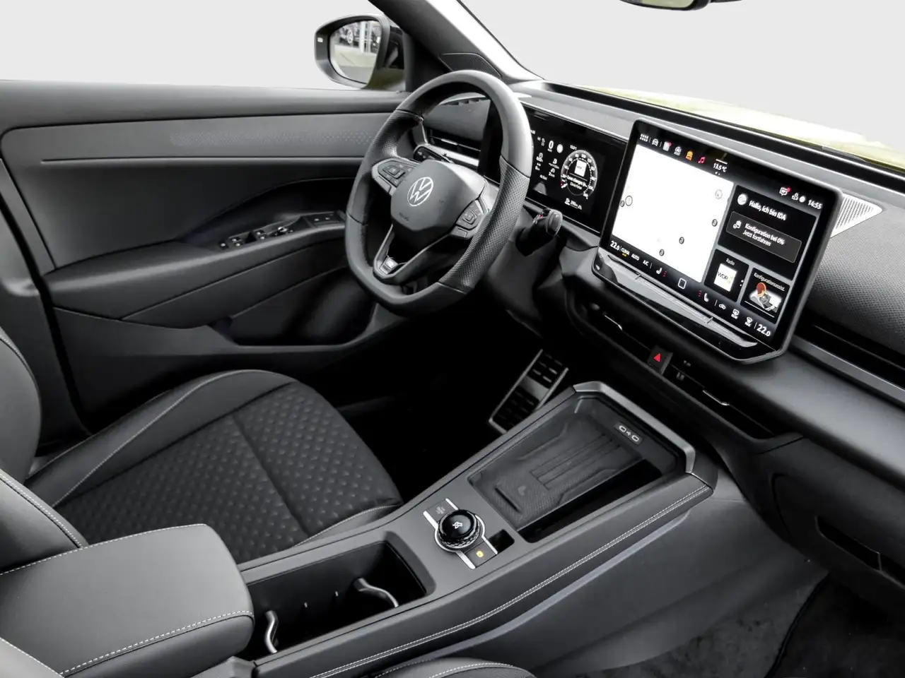 Volkswagen T-Roc R-Line 1.5 eTSI DSG IQ.Light Navi AreaView Keyl... 3