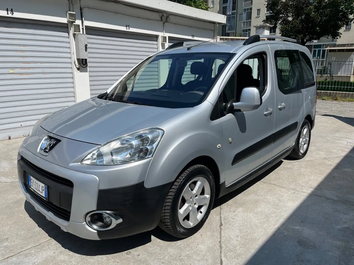 Peugeot Partner Tepee 1.6 vti Outdoor 120cv Argento - 1