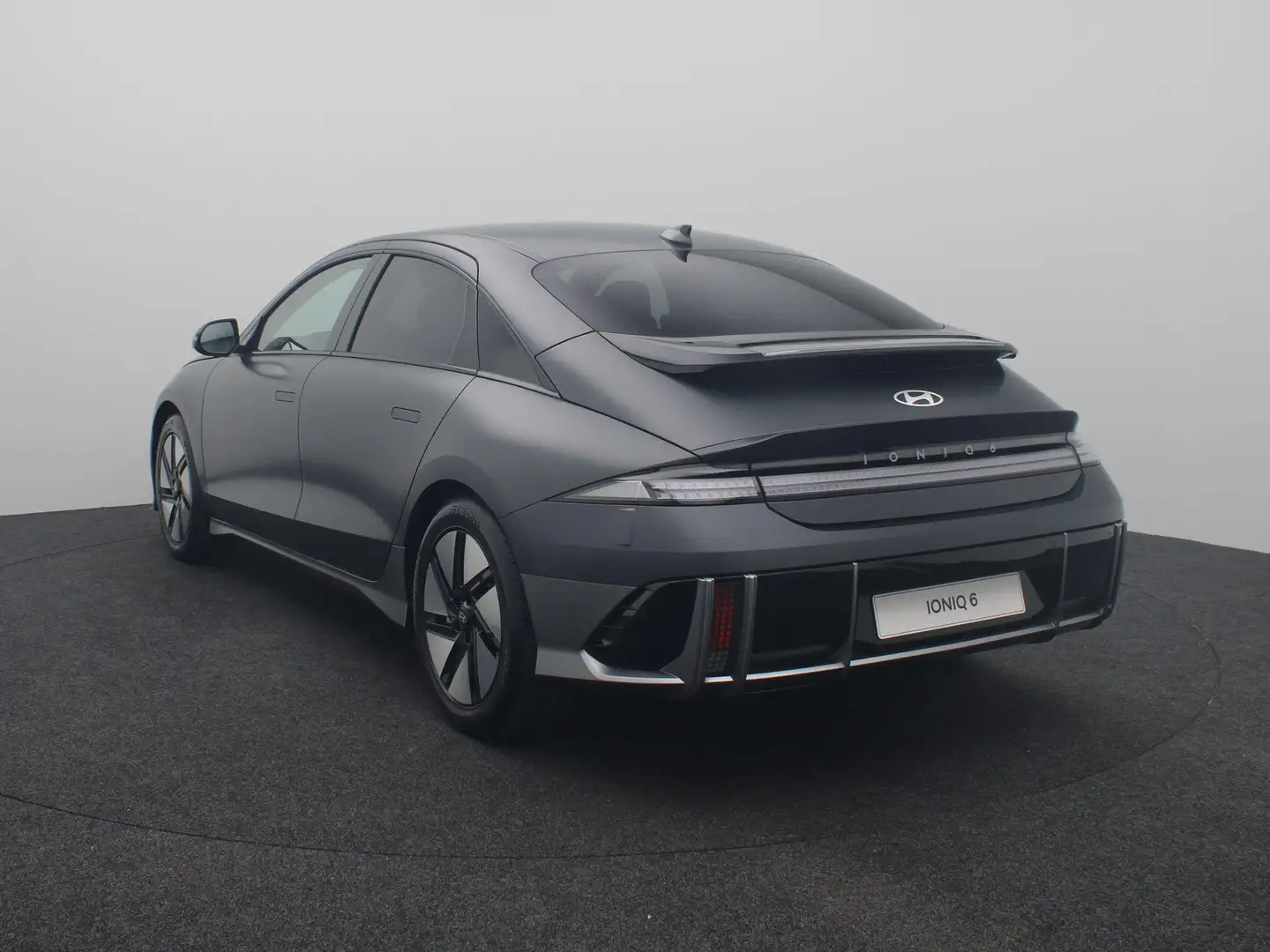 Hyundai IONIQ 6 Connect 77.4 kWh Nw. Prijs €55.359,- nu €10.419,- Grau - 2
