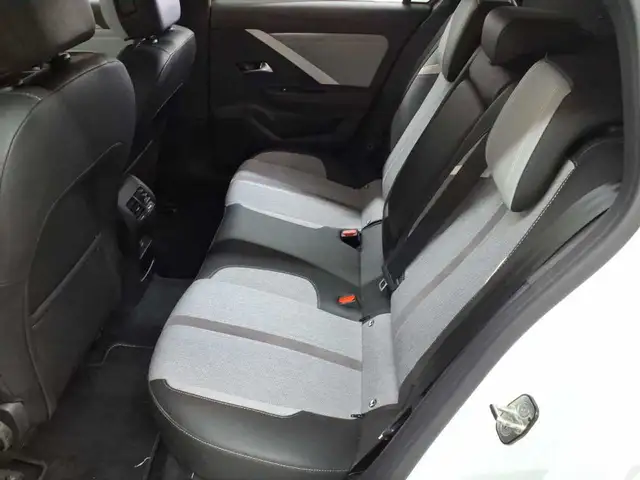 Opel Astra view 13