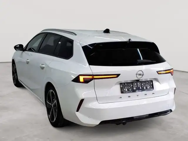 Opel Astra view 5