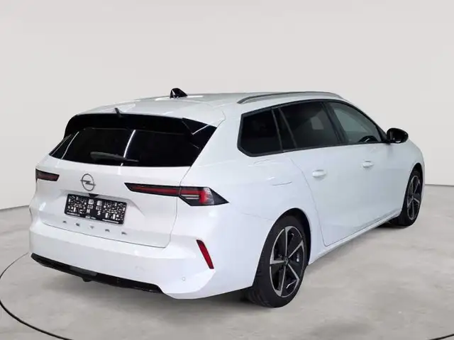Opel Astra view 4