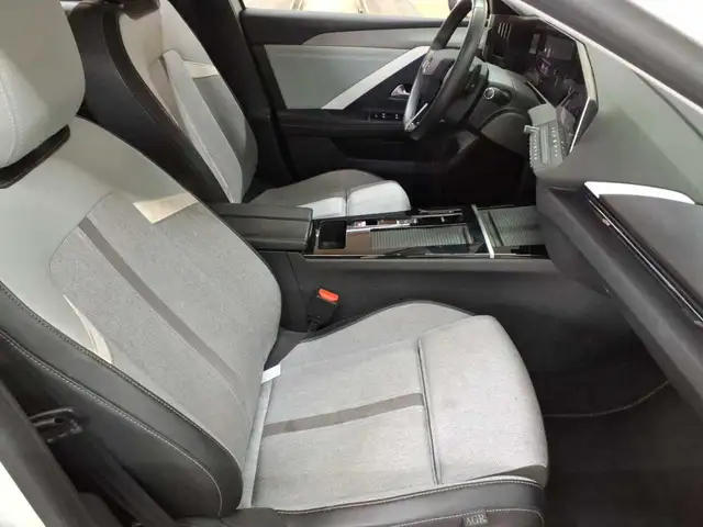 Opel Astra view 8