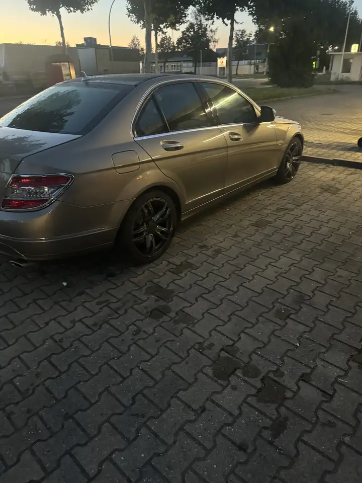 Mercedes-Benz C 230