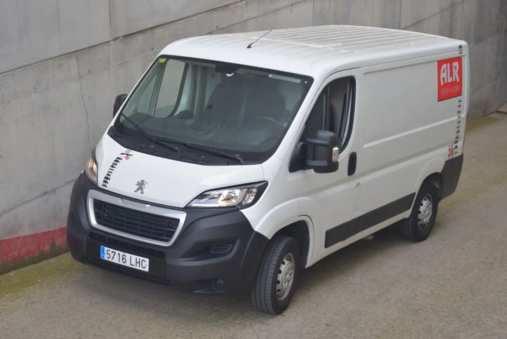 Peugeot Boxer Furgón 2.0BlueHDI 330 L1H1 130 Blanco - 1
